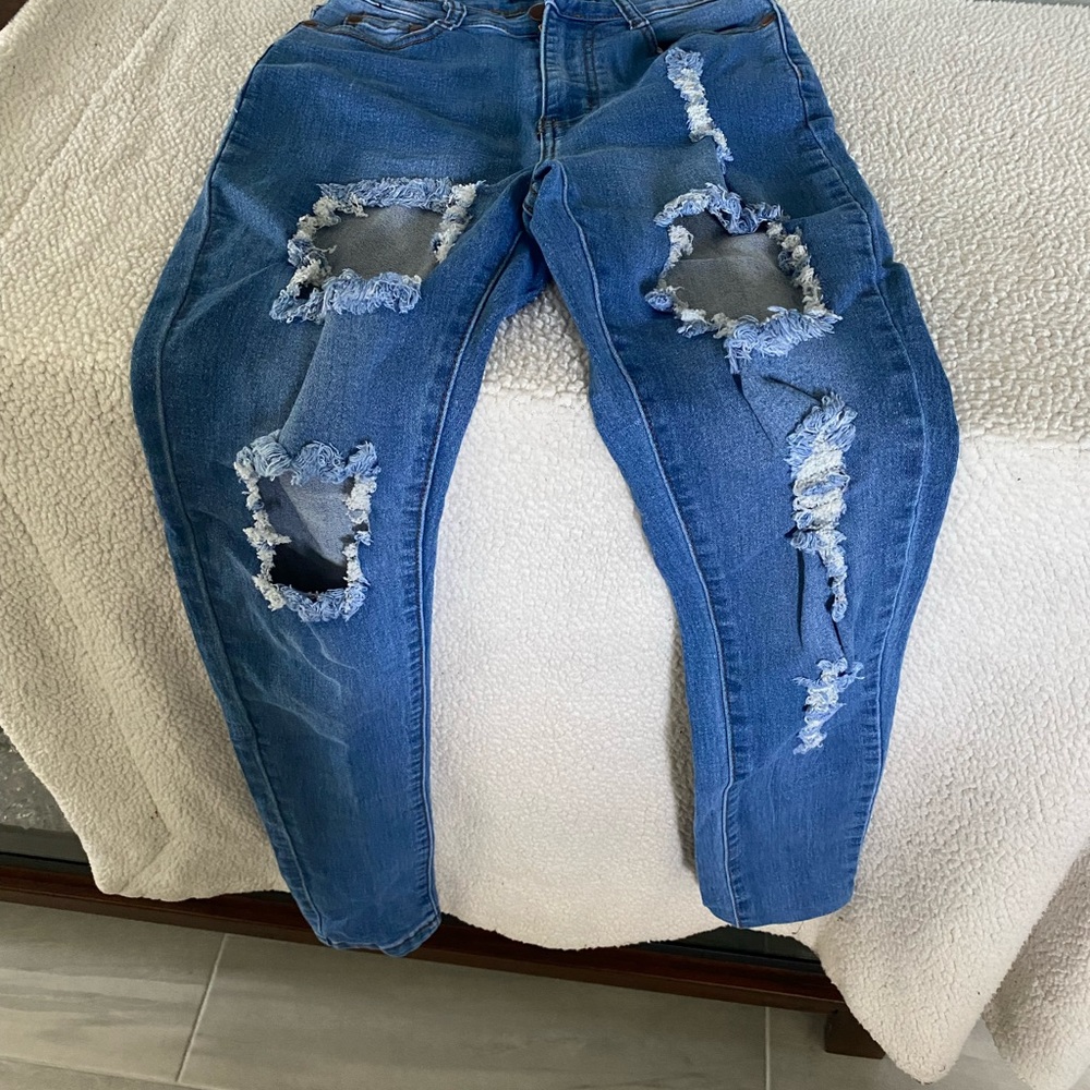 Fashion nova distressed skinny  jeans size 5